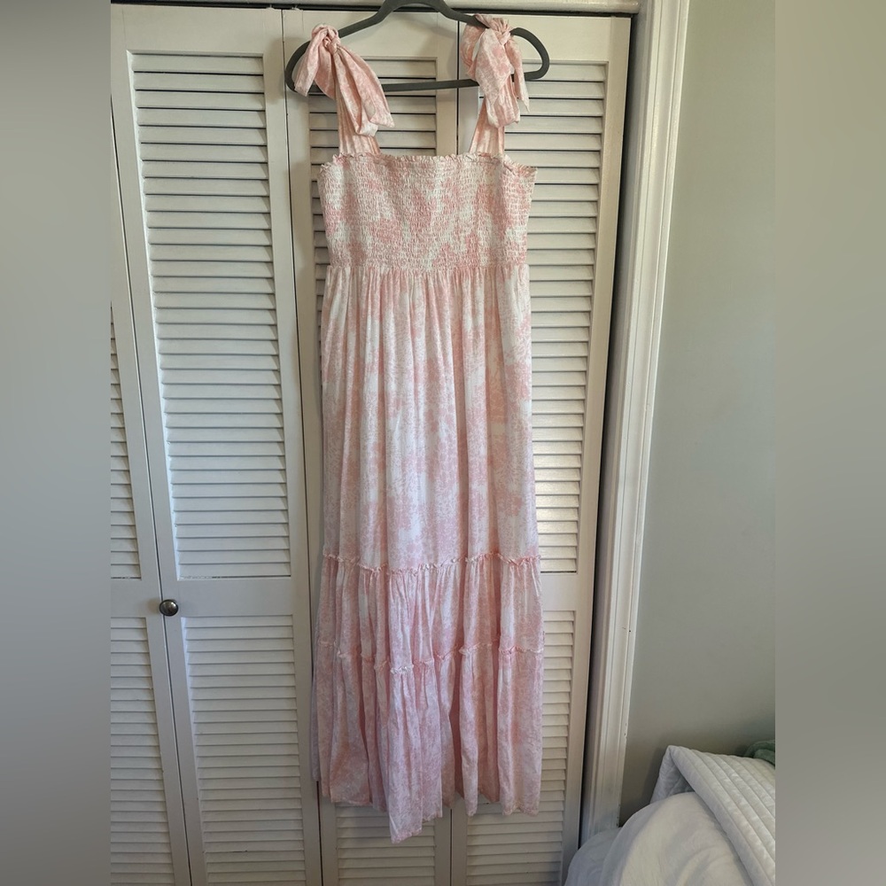 Crown & Ivy Toilet Smocked Pink & White Sleeveless Maxi Dress